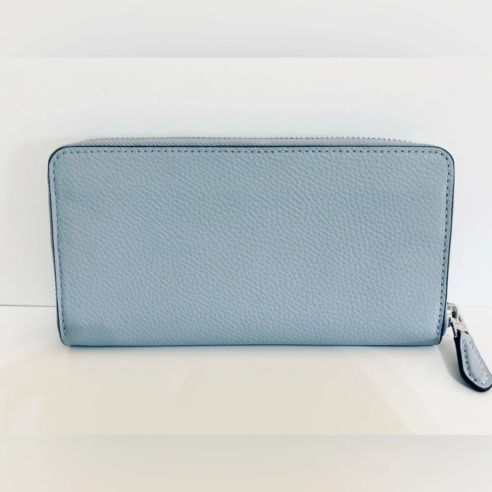 Coach Light Blue Leather Wallet.  Zipper Compartment w/Credit Card Slots. - Picture 2 of 8